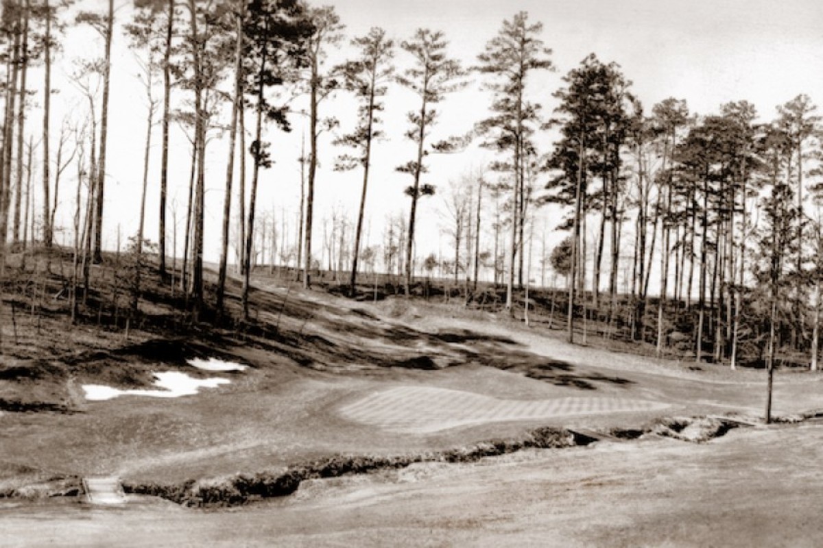 Augusta National’s par-3 16th hole, in its original routing by Alister MacKenzie, presented a dramatically different look until a 1947 redesign.