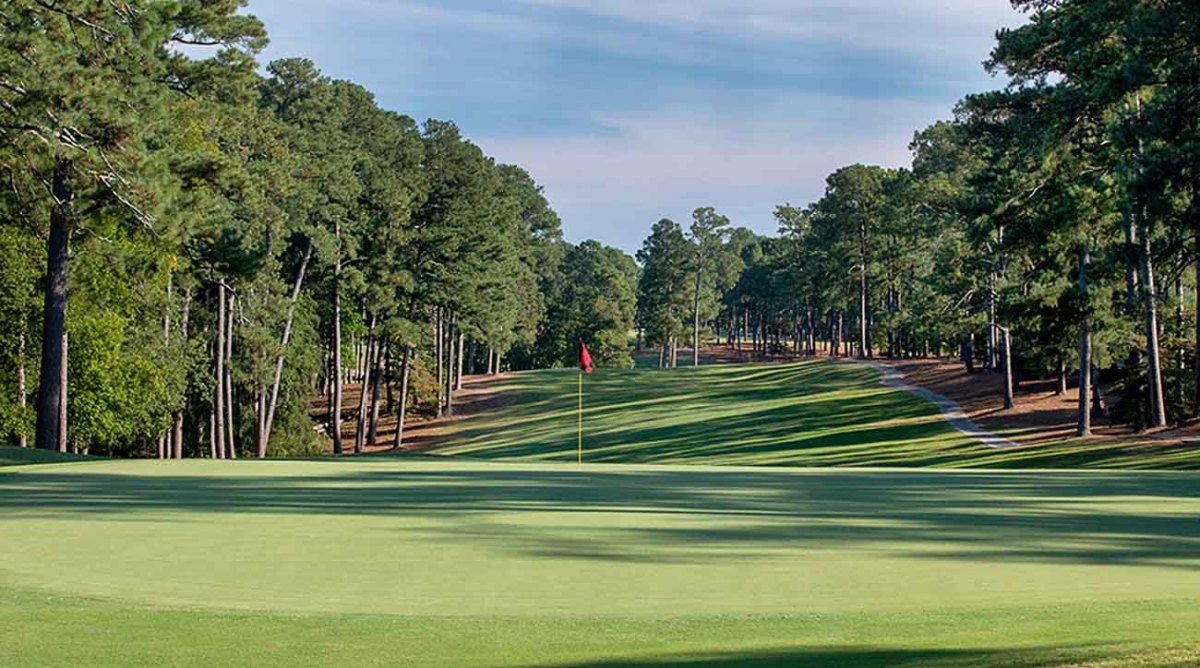 The 10th hole is pictured at Pinehurst No. 1.