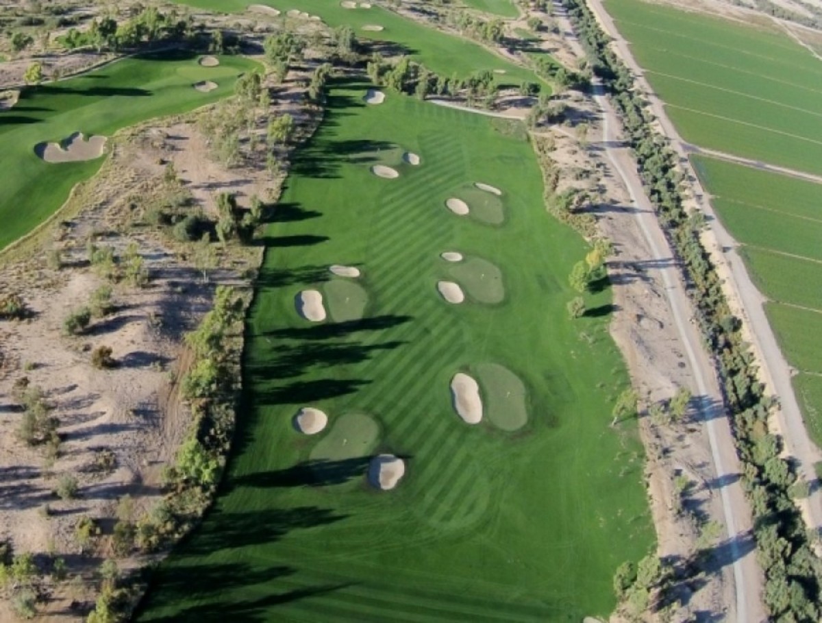 In an attempt to make golf more accessible to players of all types, some course architects are transforming practice ranges into short courses. That is what Brian Curley and Fred Couples did in 2014, creating #miniDunes at Arizona’s Ak-Chin Southern Dunes Golf Club.