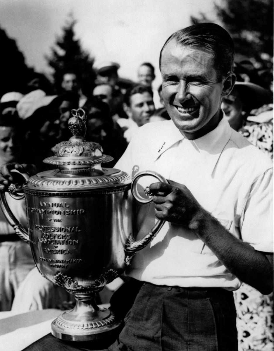 Paul Runyan poses with the Wanamaker Trophy as winner of the 1938 PGA Championship after he gave Sam Snead a match-play lesson in an 8-and-7 drubbing.
