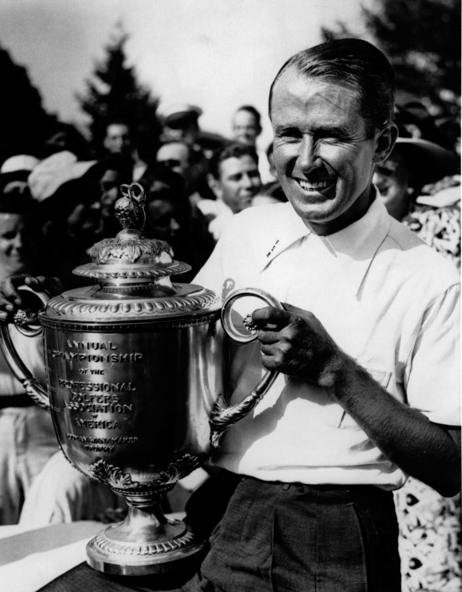 Paul Runyan poses with the Wanamaker Trophy as winner of the 1938 PGA Championship after he gave Sam Snead a match-play lesson in an 8-and-7 drubbing. 