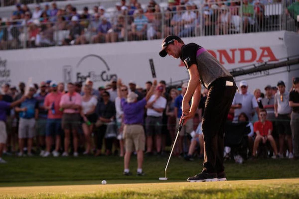 With a right-hand claw putting grip, Webb Simpson rediscovers the way to win on the PGA Tour.