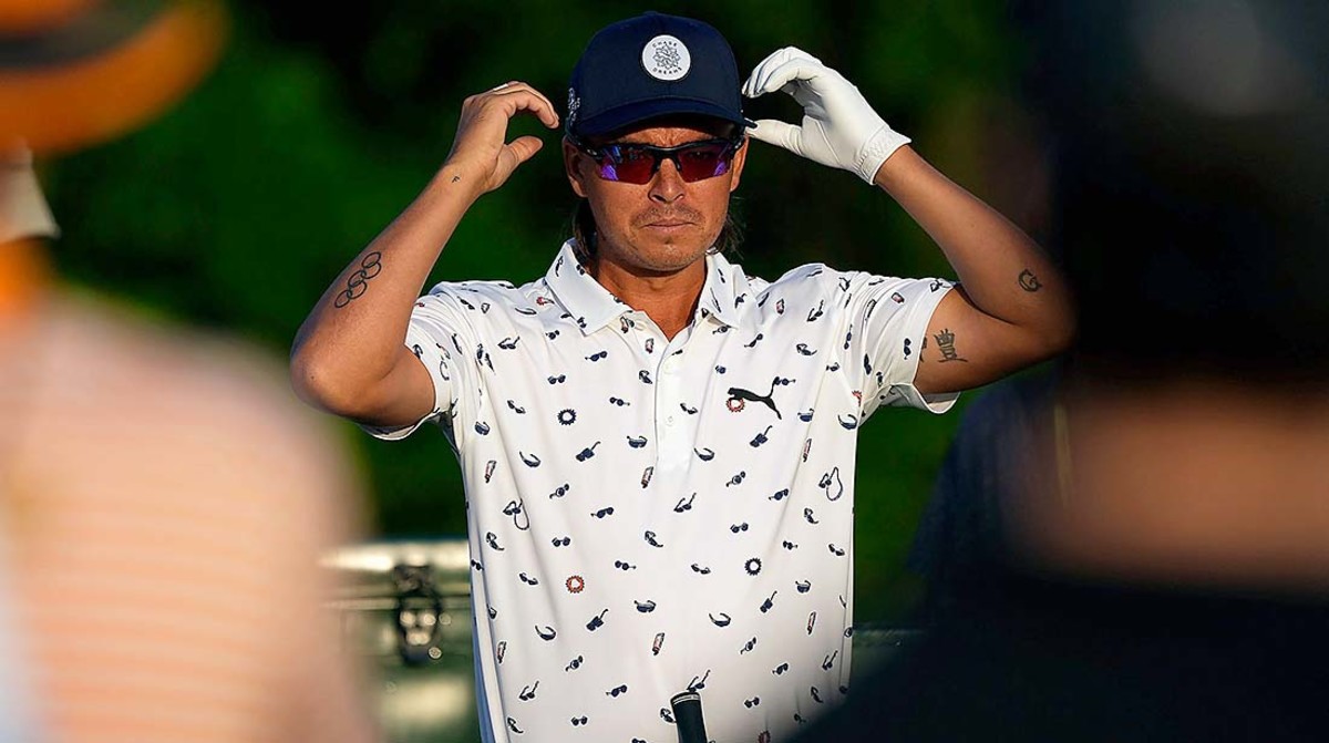 Rickie Fowler waits to tee off in the first round of the 2022 Memorial Tournament.