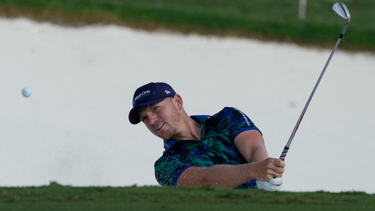 Matt Wallace of England plays a bunker shot on the 18th hole during the round three of the DP World Tour Championship.