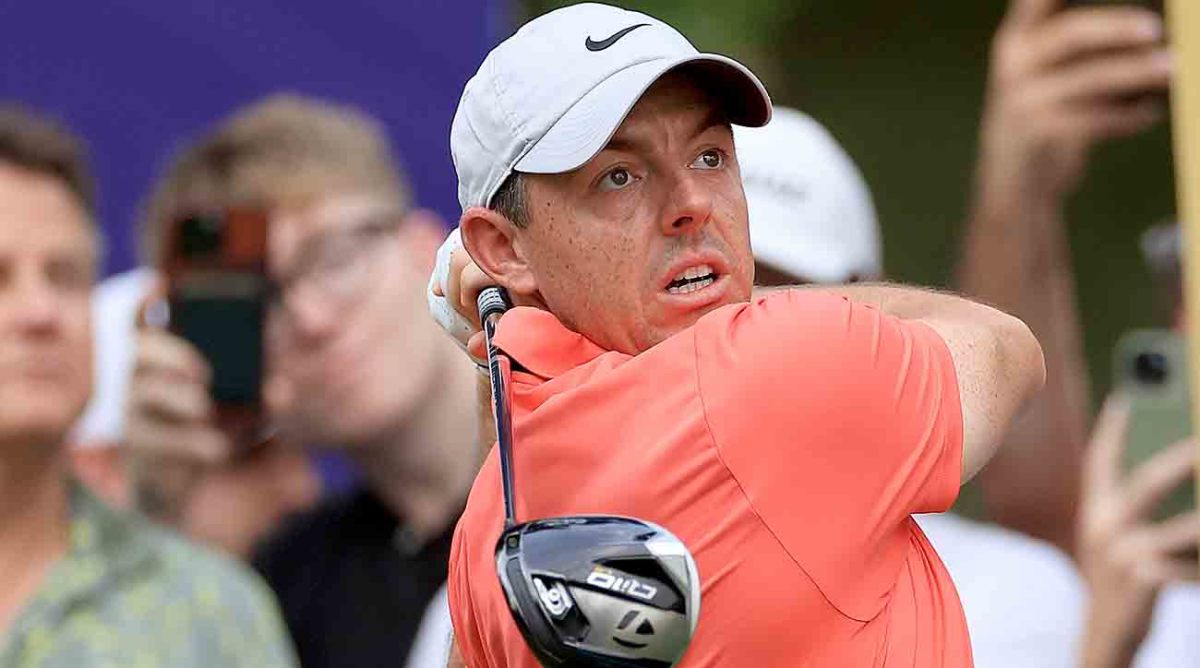 Rory McIlroy plays his tee shot on the 16th hole during the first round of the 2023 DP World Tour Championship.