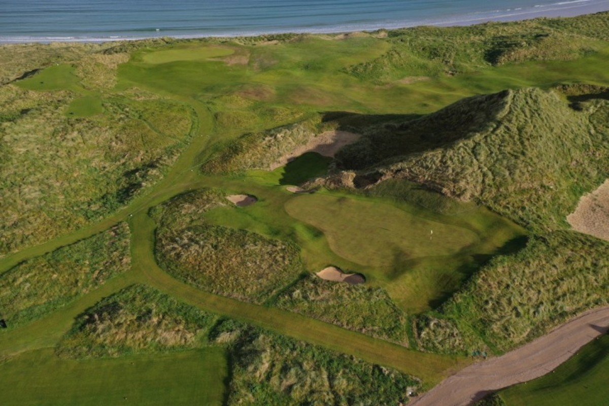 An aerial view of Narin & Portnoo Links' 11th green with the 10th in the background. 