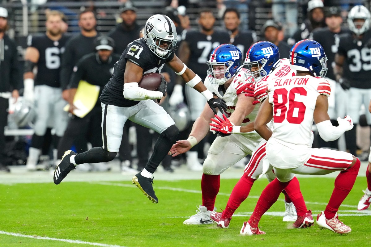 The Las Vegas Raiders should re-sign Amik Robertson, who is a piece of what has become a special defensive backfield.