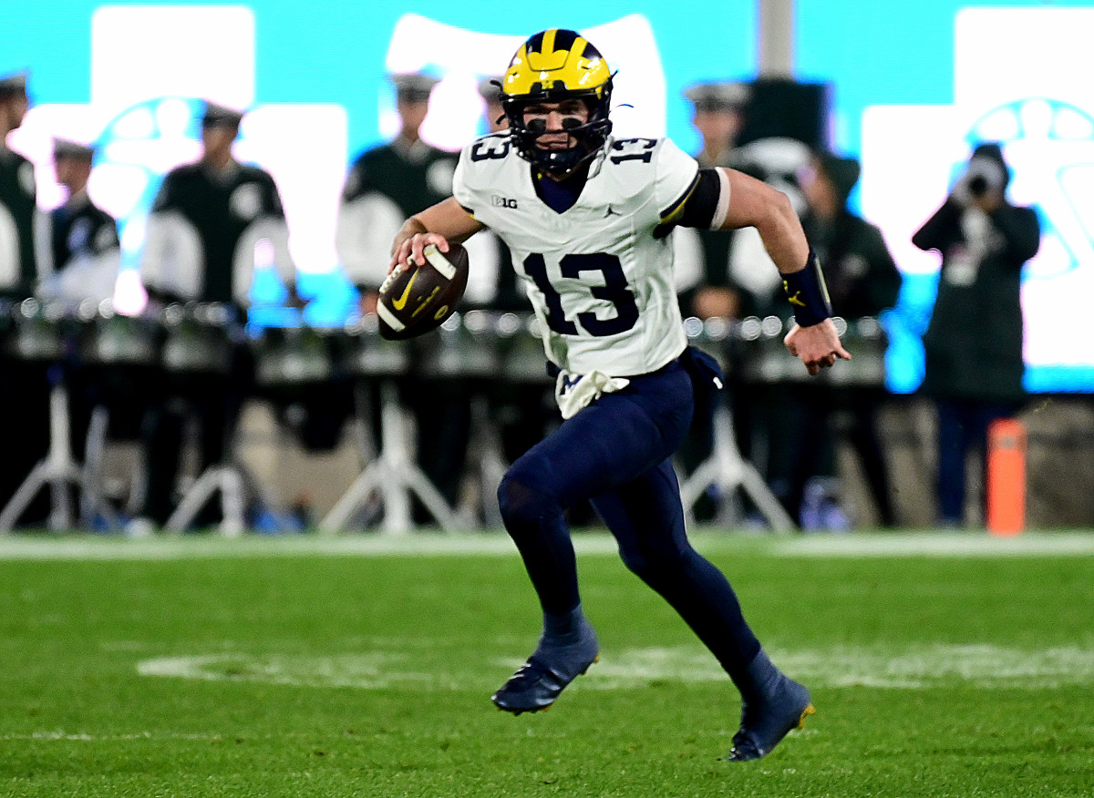 Jack Tuttle during No. 2 Michigan's 49-0 win over Michigan State on Oct. 21, 2023.