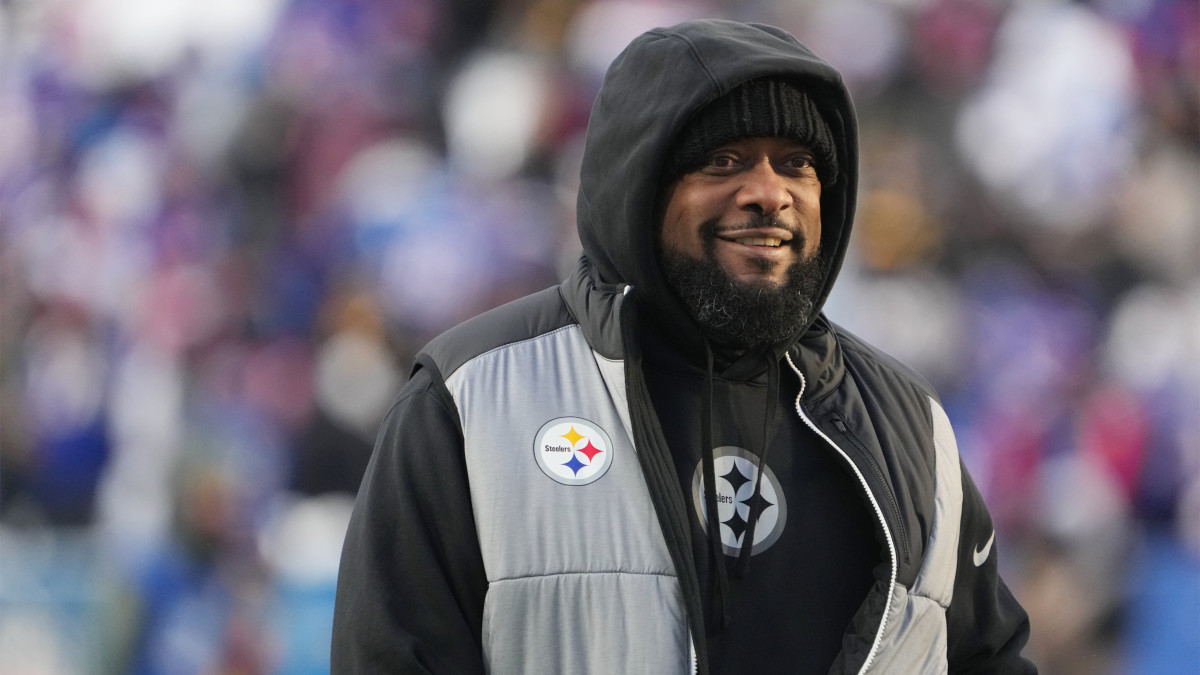 Mike Tomlin smiles on the sidelines during a game in Buffalo