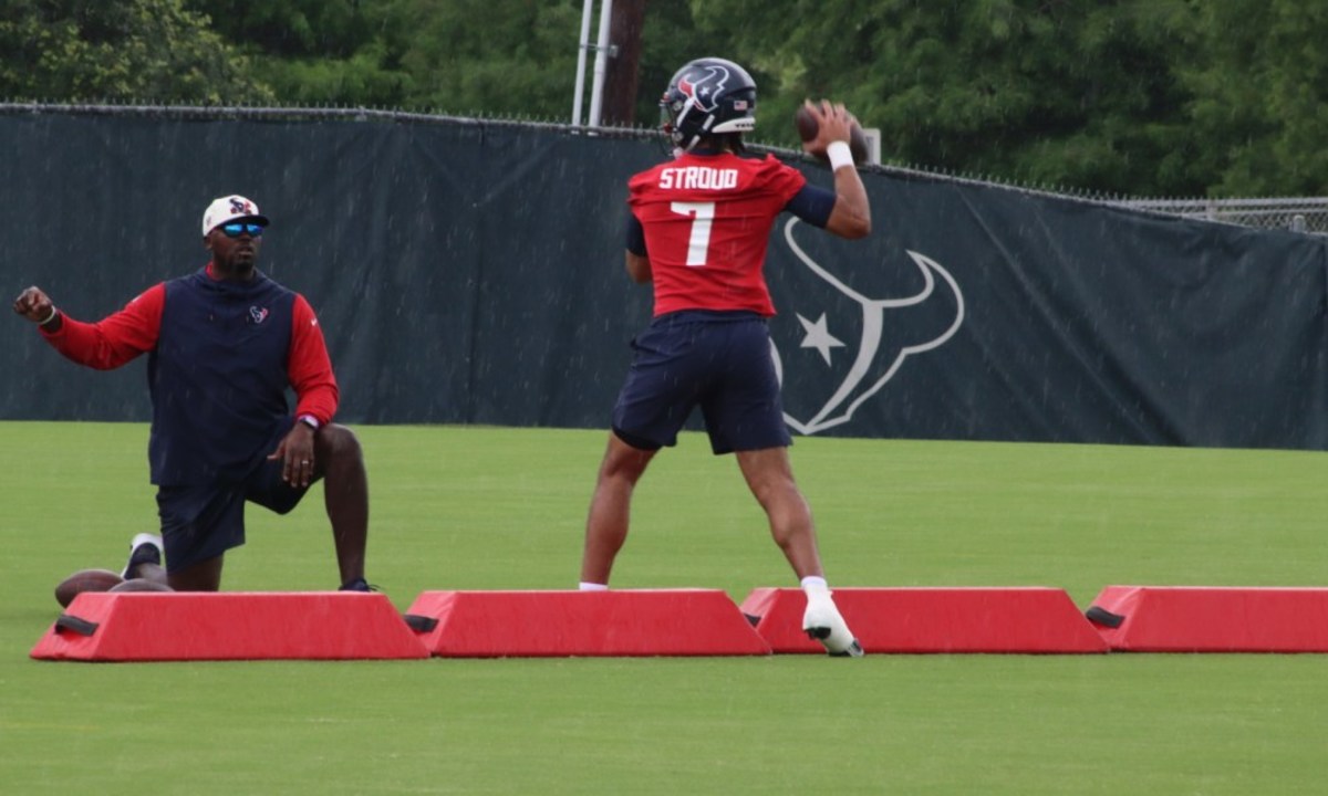Houston Texans coach Jerrod Johnson (left) instructs quarterback C.J. Stroud (7) during practice. CREDIT: Texans Wire - USA TODAY 