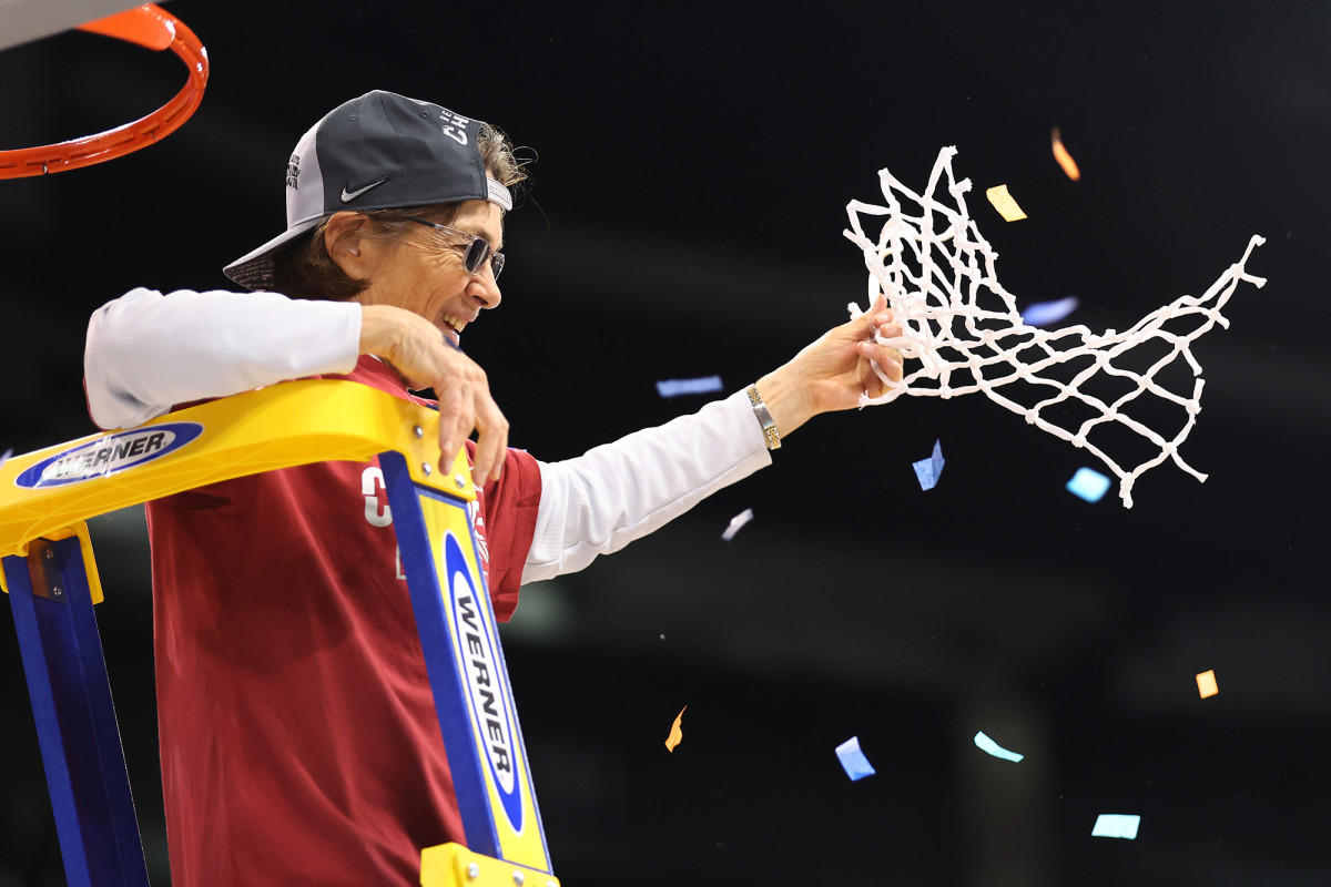 Stanford women’s basketball coach Tara VanDerveer cuts down a net after beating Texas in the Elite Eight in 2022.