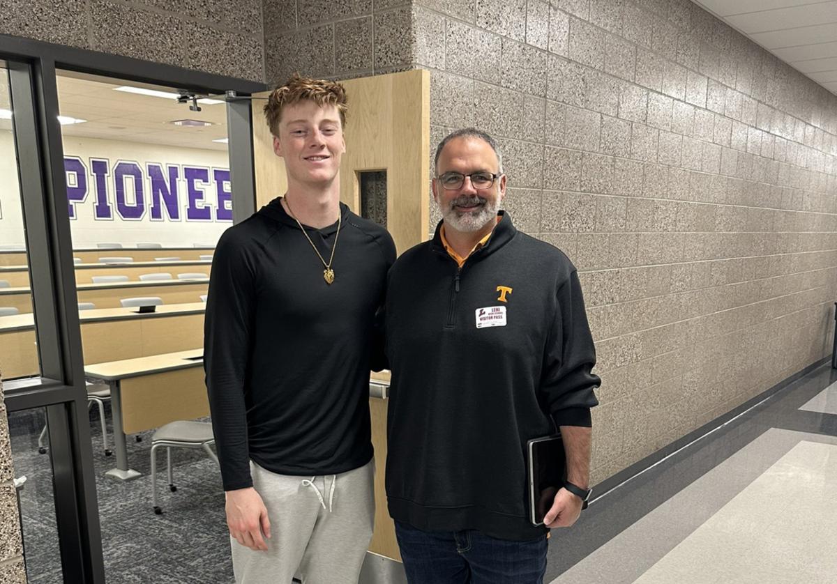 2025 3-star TE Bear Tenney with Tennessee Volunteers OL coach Glen Elarbee. (Photo courtesy of Bear Tenney)