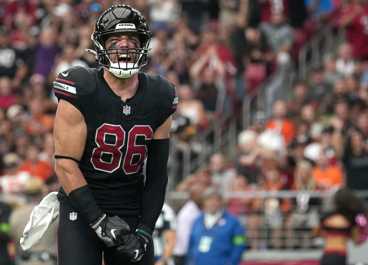 Oct 8, 2023; Glendale, Arizona, United States; Arizona Cardinals tight end Zach Ertz (86) celebrates his touchdown reception against the Cincinnati Bengals at State Farm Stadium. Mandatory Credit: Joe Rondone-USA TODAY Sports