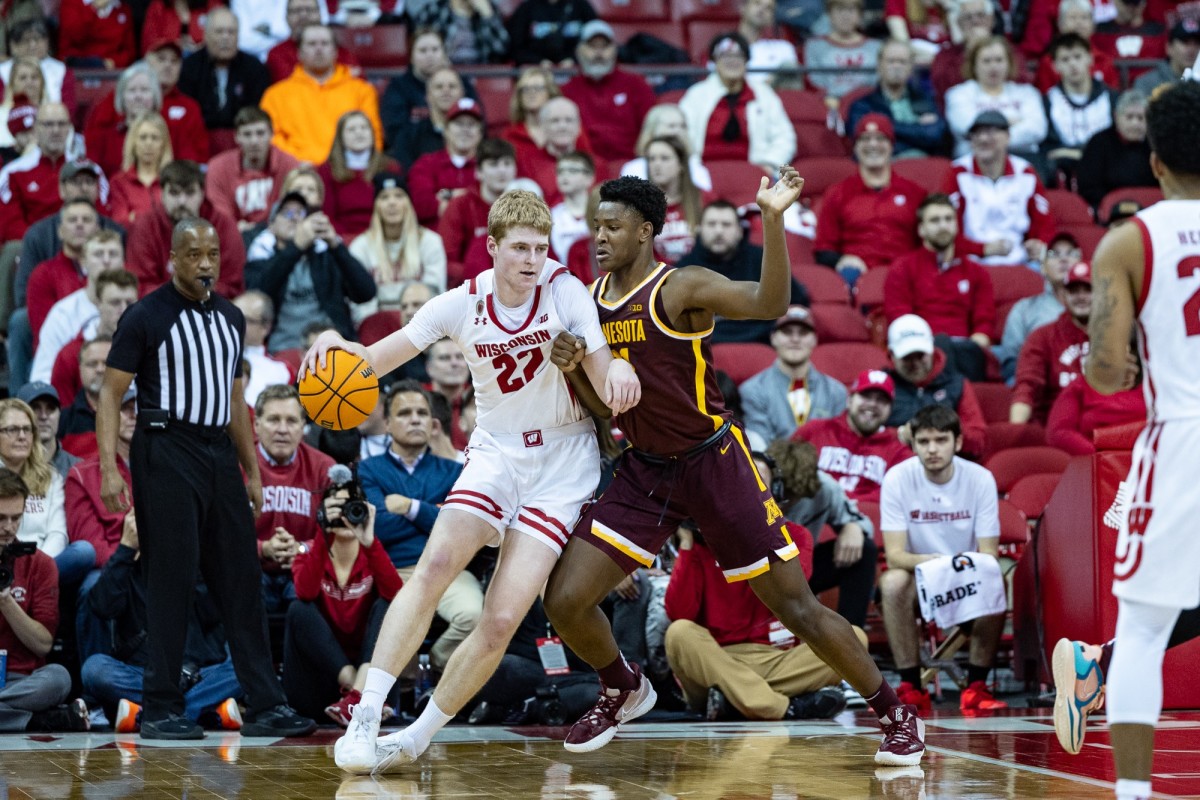 Pharrel Payne defends against the Badgers during the 2022-23 season.