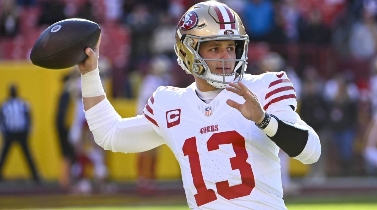 49ers quarterback Brock Purdy throws a pass in warmups before a game.