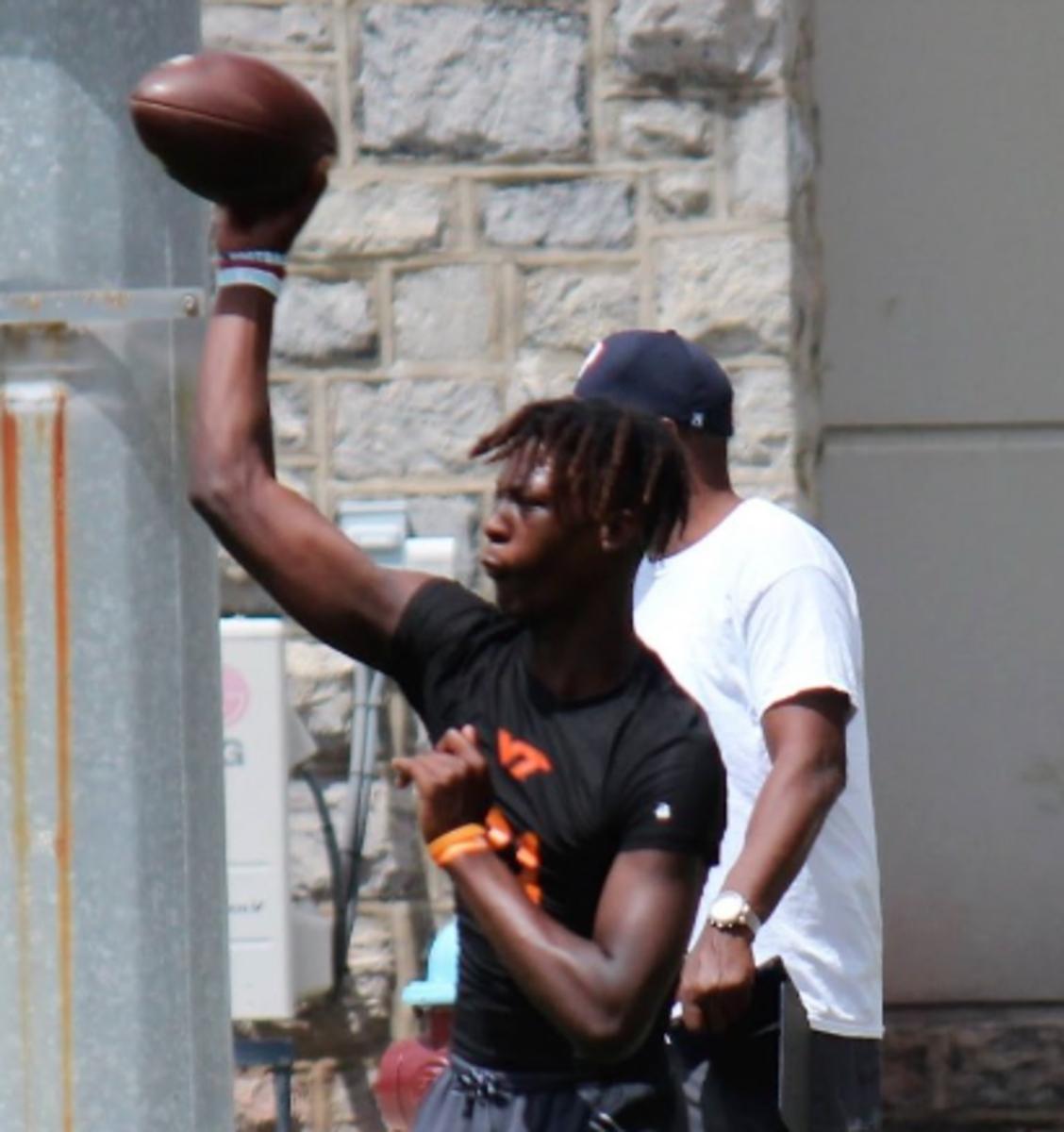  Oklahoma Extends Offer to Second 2026 QB - Sports Illustrated Oklahoma Illustration 