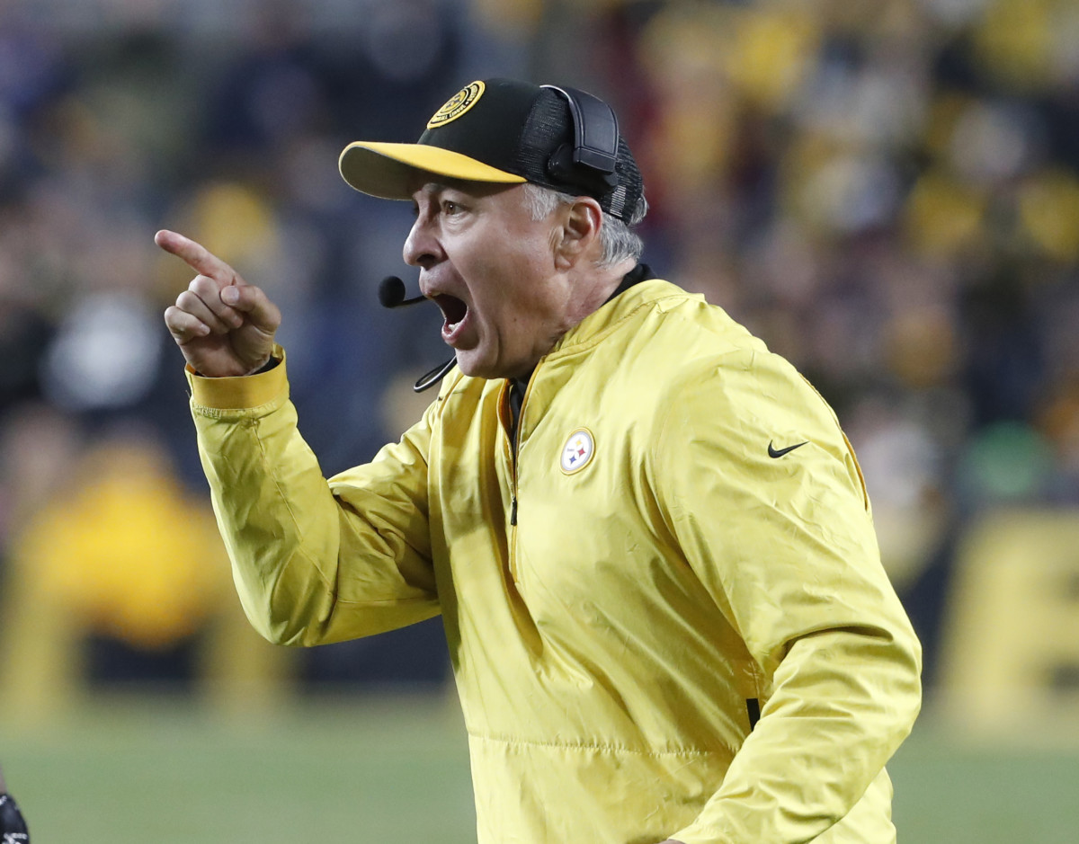Pittsburgh Steelers quarterbacks coach Mike Sullivan reacts on the sidelines against the New England Patriots