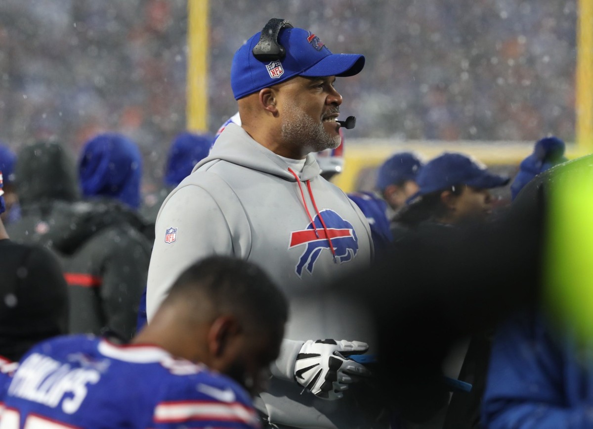 Eric Washington, senior defensive assistant/defensive line coach on the sidelines with the players during their playoff game against the Bengals in Orchard Park on Jan. 22