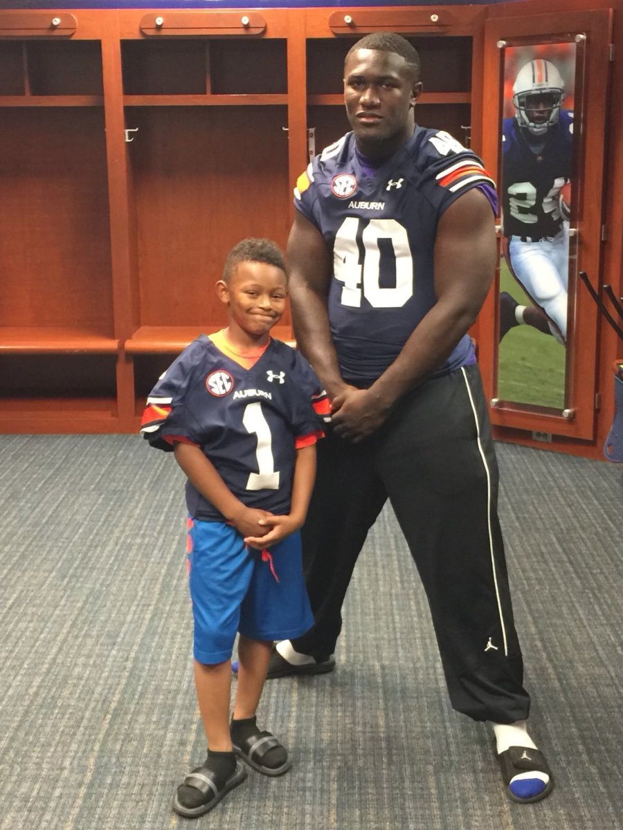 Young Peyton Houston (left) pictured with former LSU and current Tampa Bay Buccaneers linebacker Devin White.