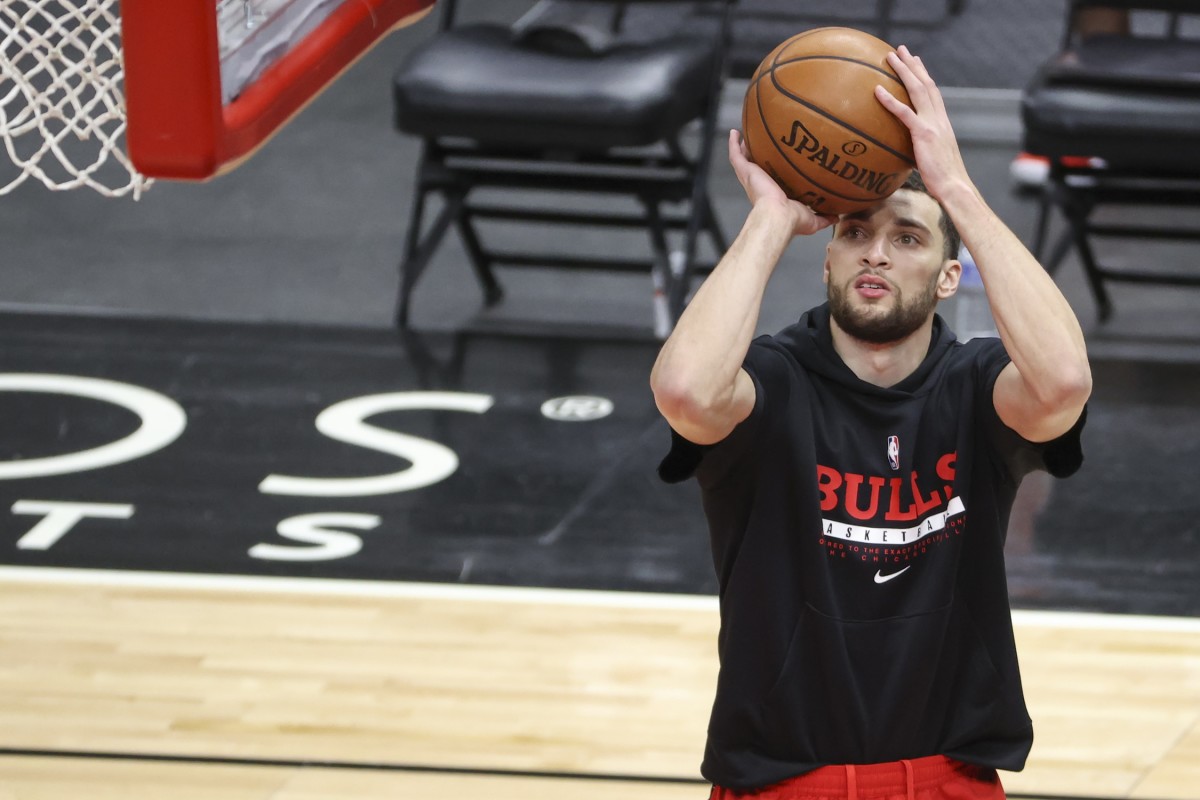 Chicago Bulls guard Zach LaVine (8) warms up before the game against the Detroit Pistons at United Center