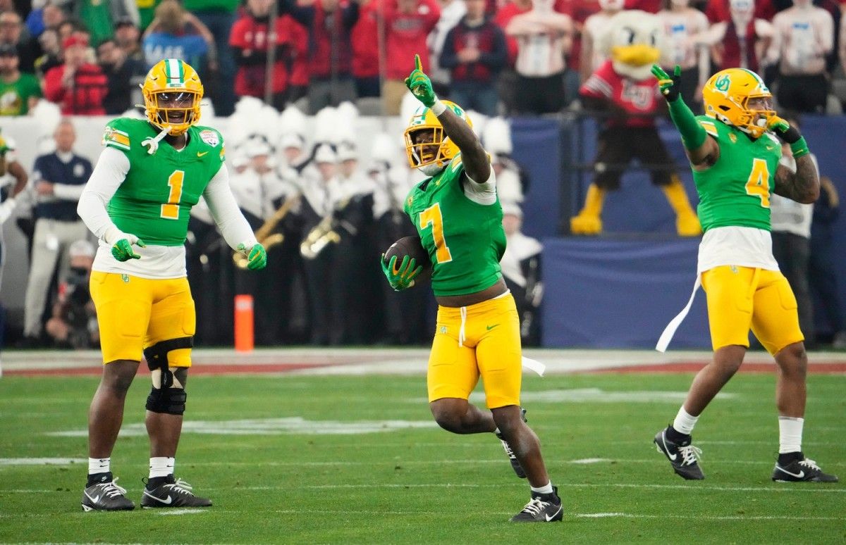 The Las Vegas Raiders could bank on Oregon safety Steve Stephens IV's upside in the 2024 NFL Draft.