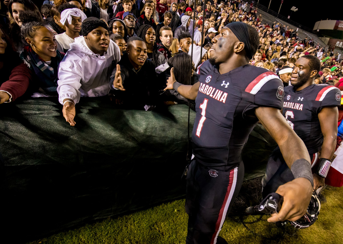 Deebo Samuel high-fiving fans after the Gamecocks' 2018 win over Tennessee (27th Oct., 2018)