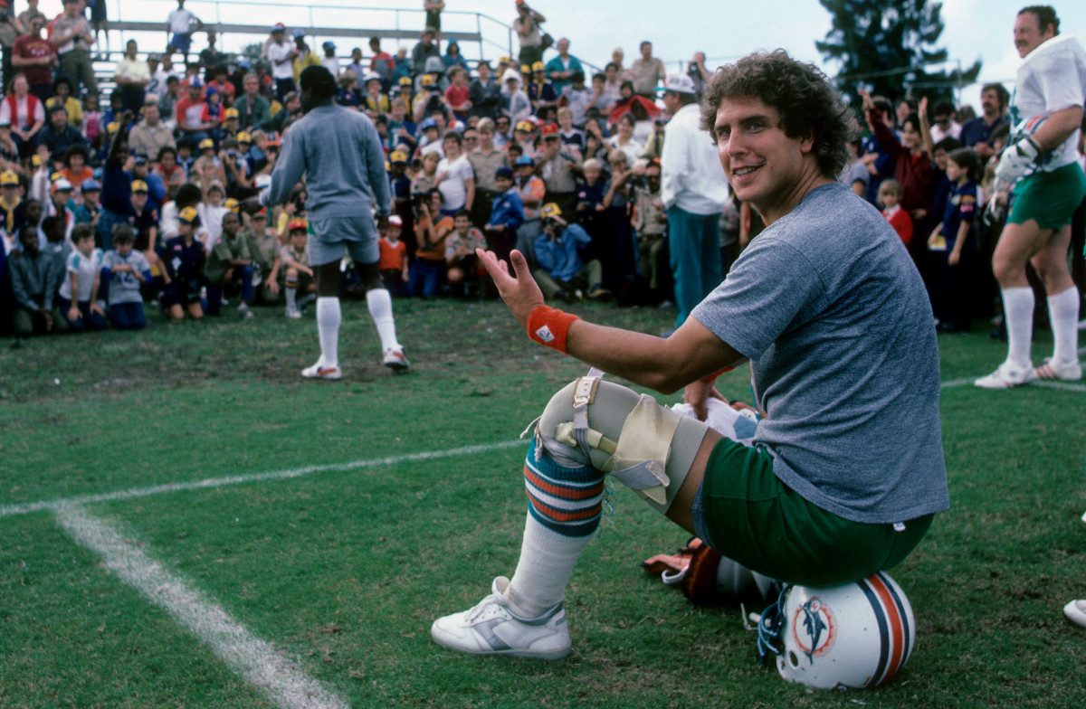 Dan Marino sitting on helmet during practice