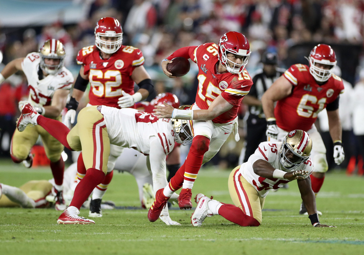 Patrick Mahomes runs with the ball