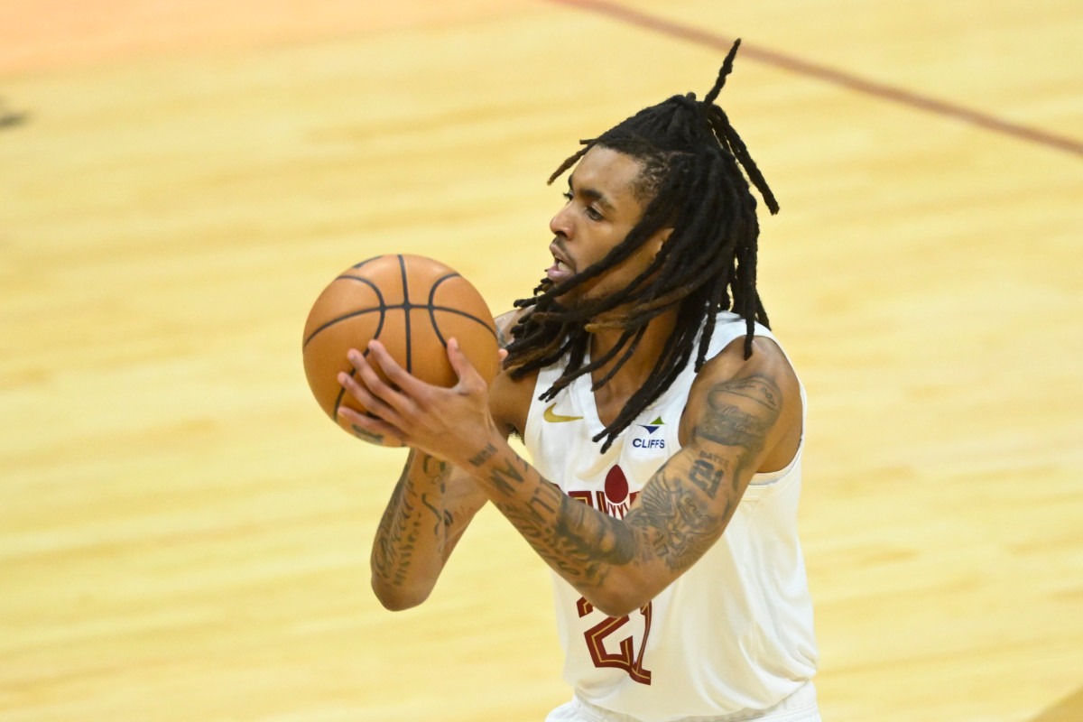 Dec 21, 2023; Cleveland, Ohio, USA; Cleveland Cavaliers forward Emoni Bates (21) shoots in the fourth quarter against the New Orleans Pelicans at Rocket Mortgage FieldHouse.