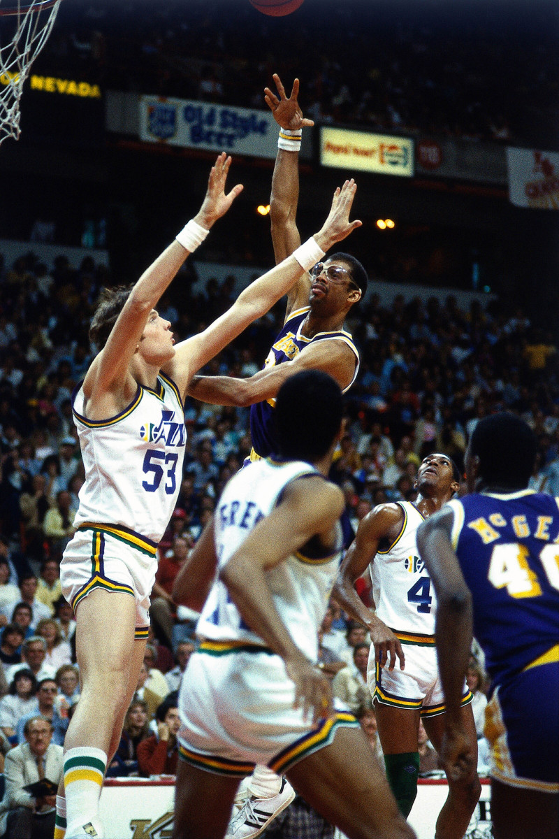 On April 5, 1984, the Lakers' Kareem Abdul-Jabbar scored the 31,420th point of his career to break the NBA's all-time scoring record held by Wilt Chamberlain.