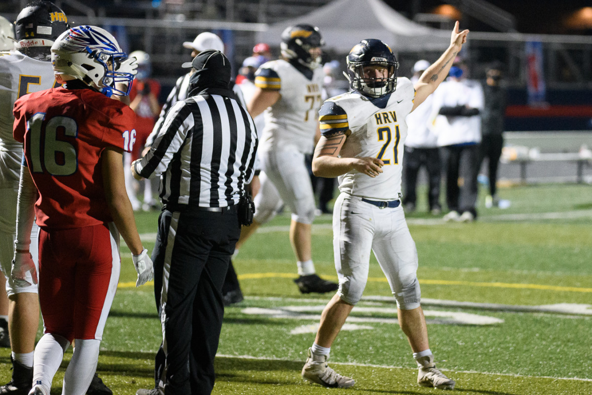 Tanner Fletcher rushes for 247 yards, 6 TDs in Hood River Valley's win