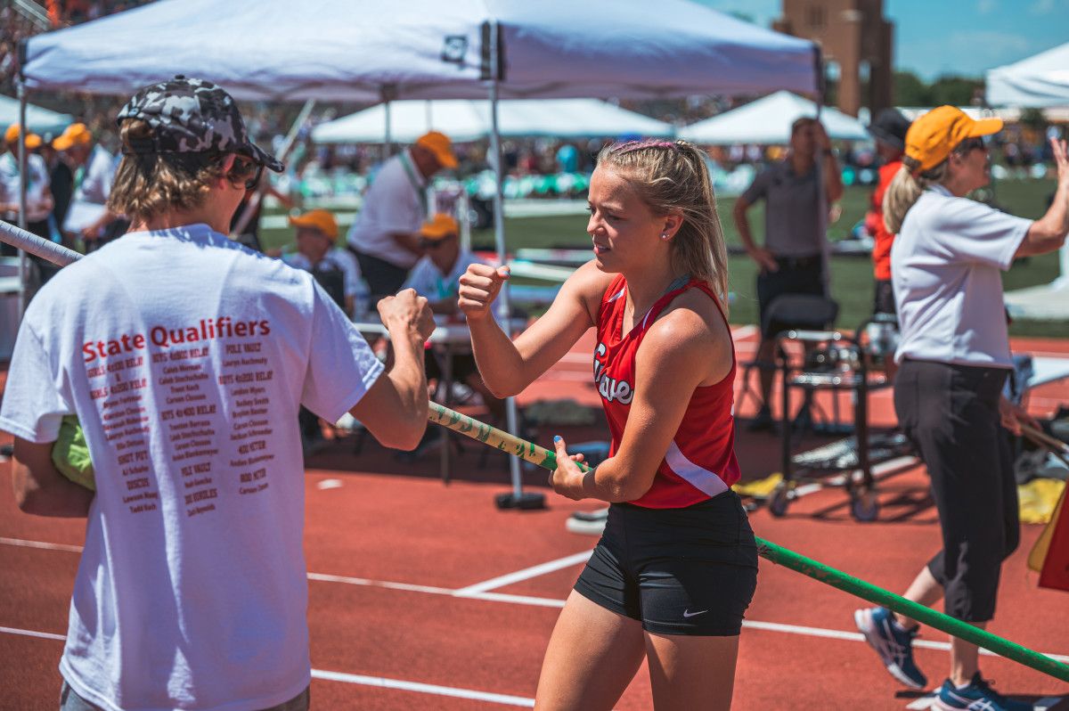 Kenna Stimmel breaks girls and boys pole vault records Ohio high