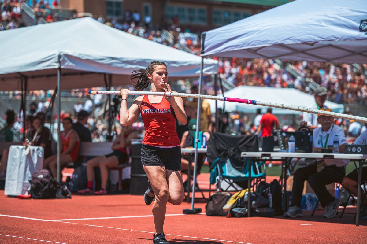 Kenna Stimmel breaks girls and boys pole vault records Ohio high