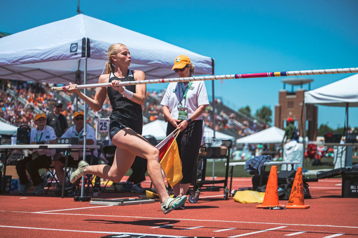 Kenna Stimmel breaks girls and boys pole vault records Ohio high