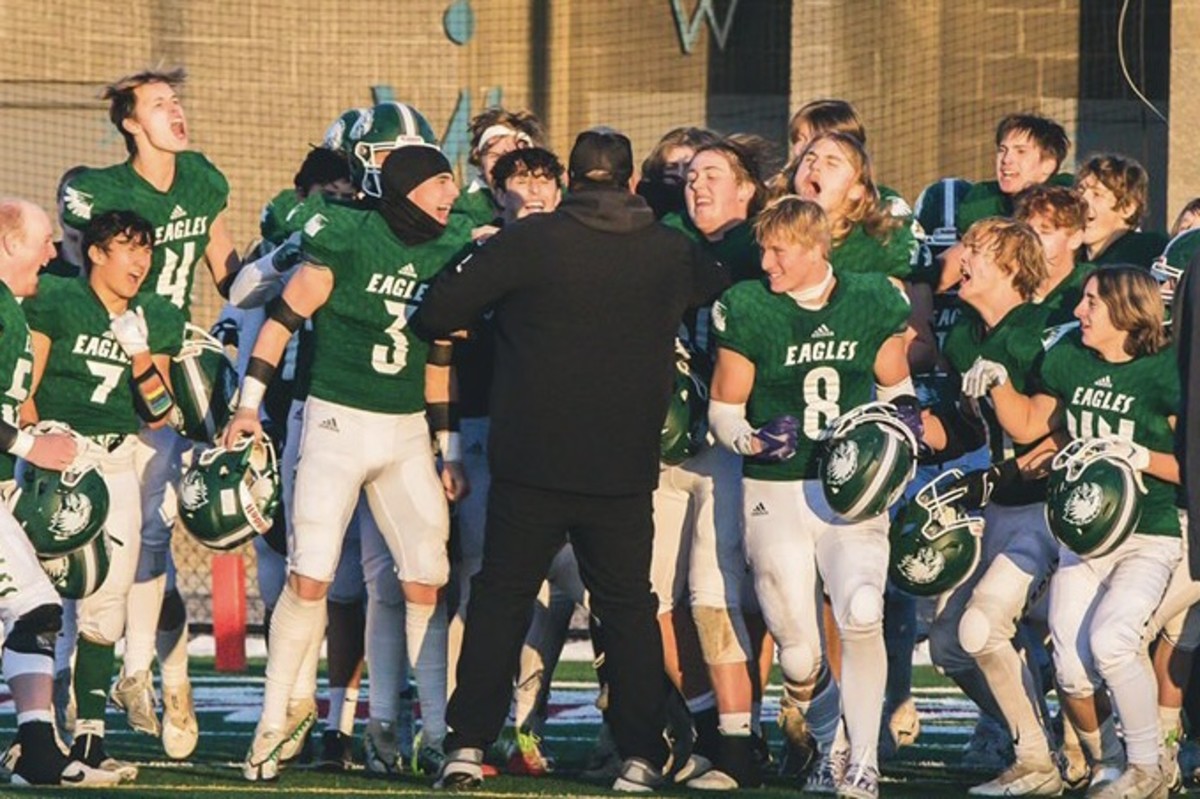 Lakeside of Nine Mile Falls' Zach Meharg's kickoff return for touchdown ...