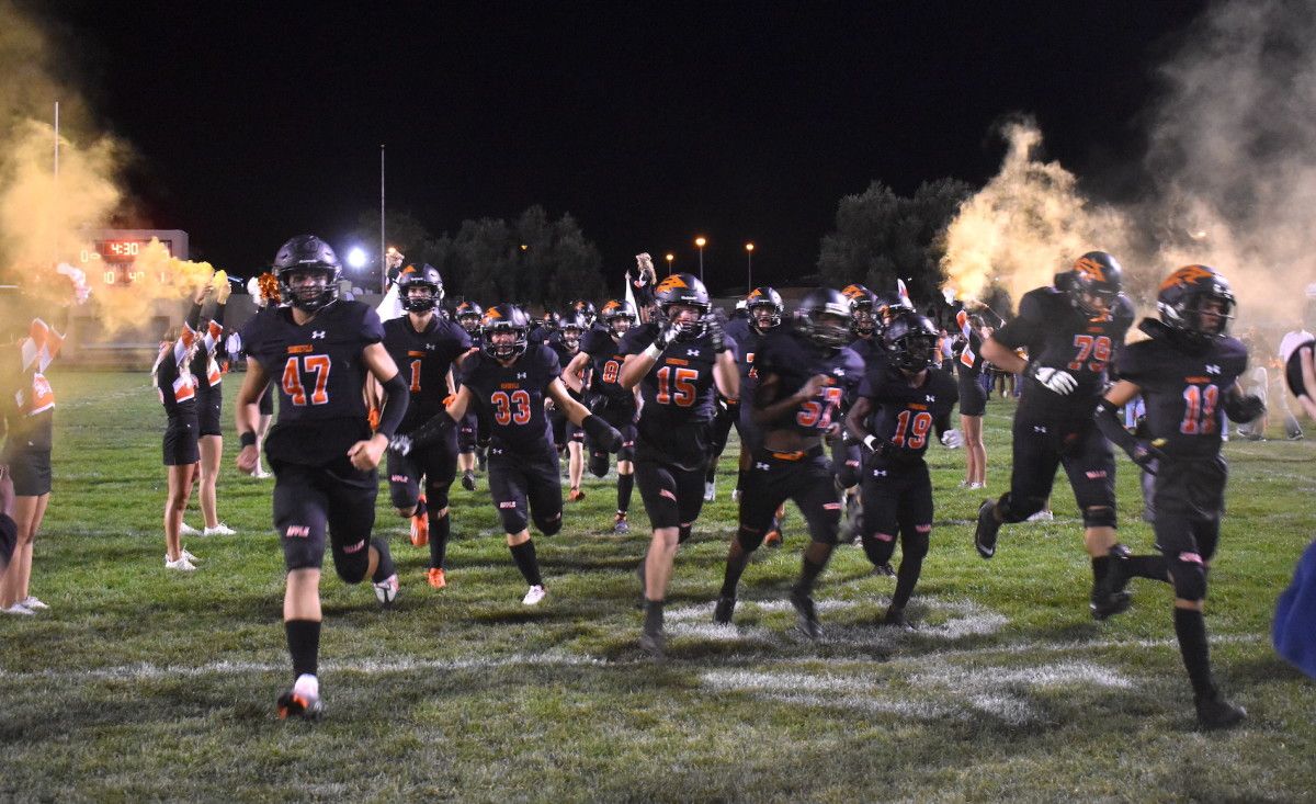 Photos Oak Hills and Apple Valley duel in battle of High Desert's best