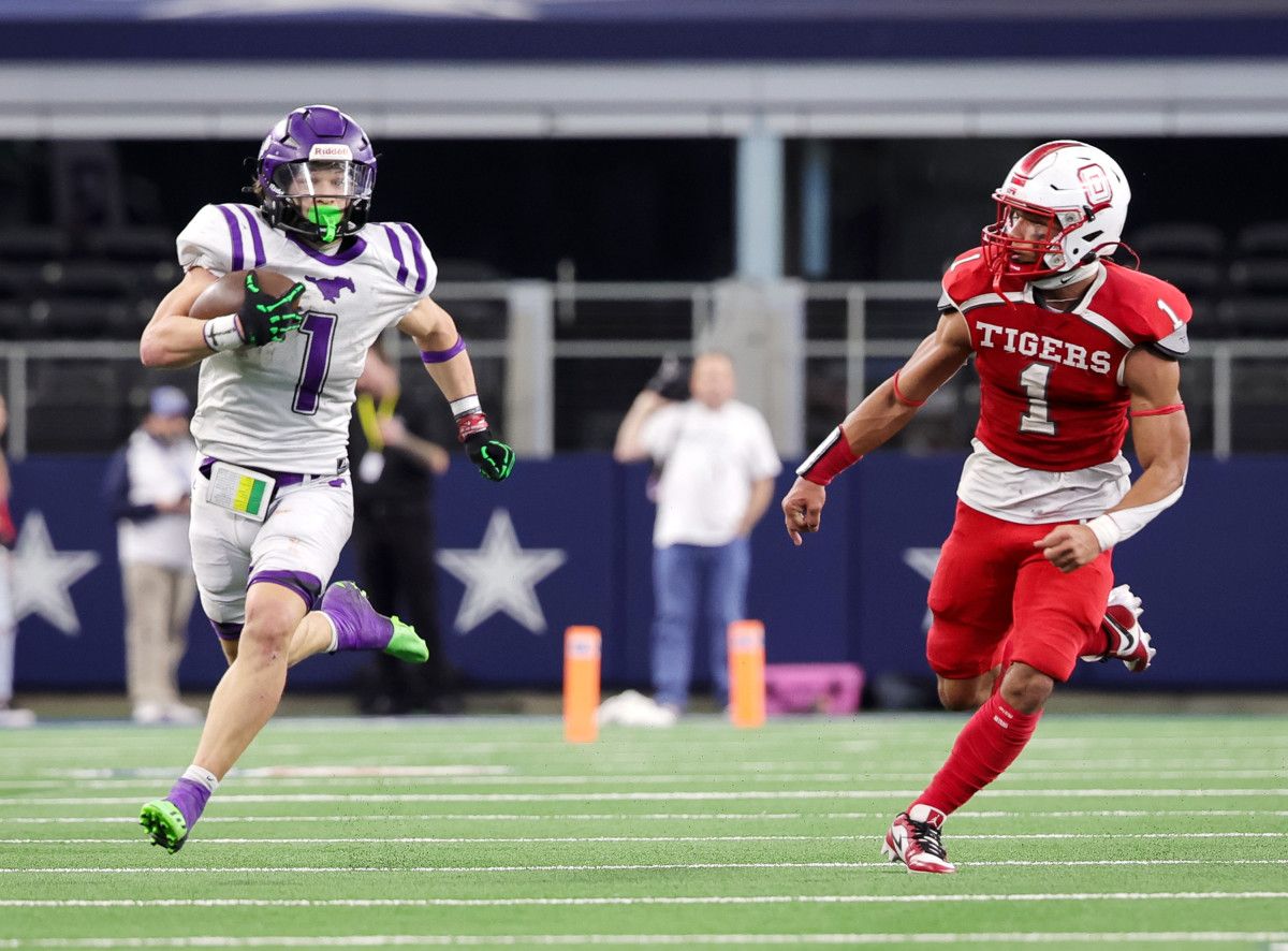 Look Benjamin takes down Oglesby for Texas 1A SixMan D2 state